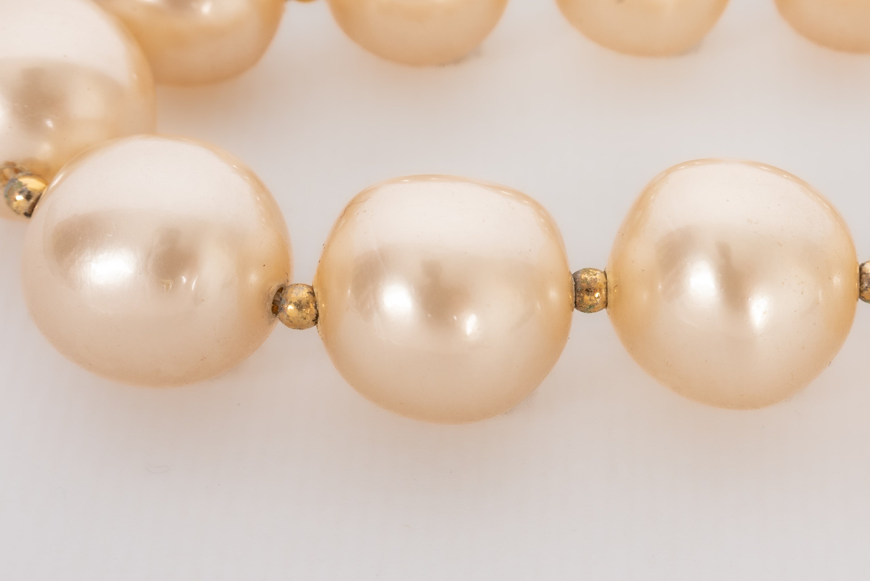 Collier de perles nacr��es Chanel 1990s