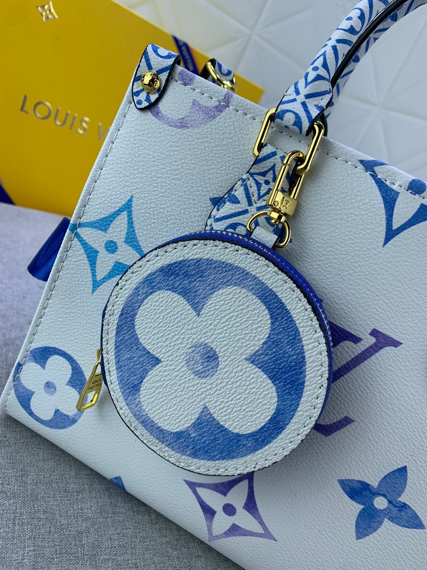 Luxury Bags Louis Vuitton  820