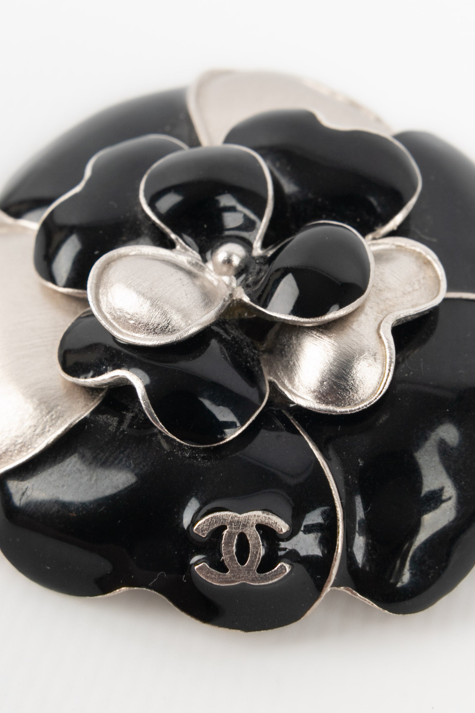 Broche camélia Chanel