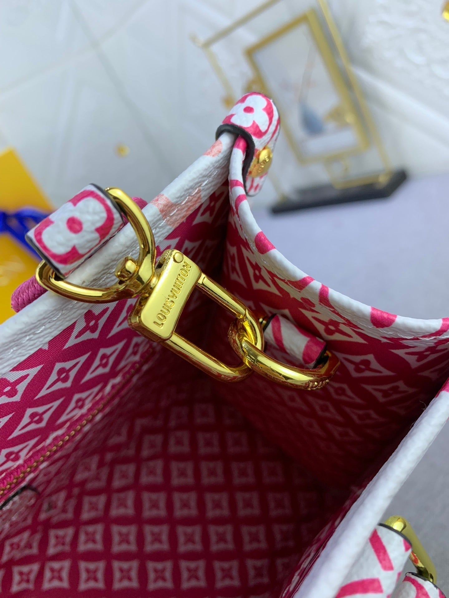 Luxury Bags Louis Vuitton  818