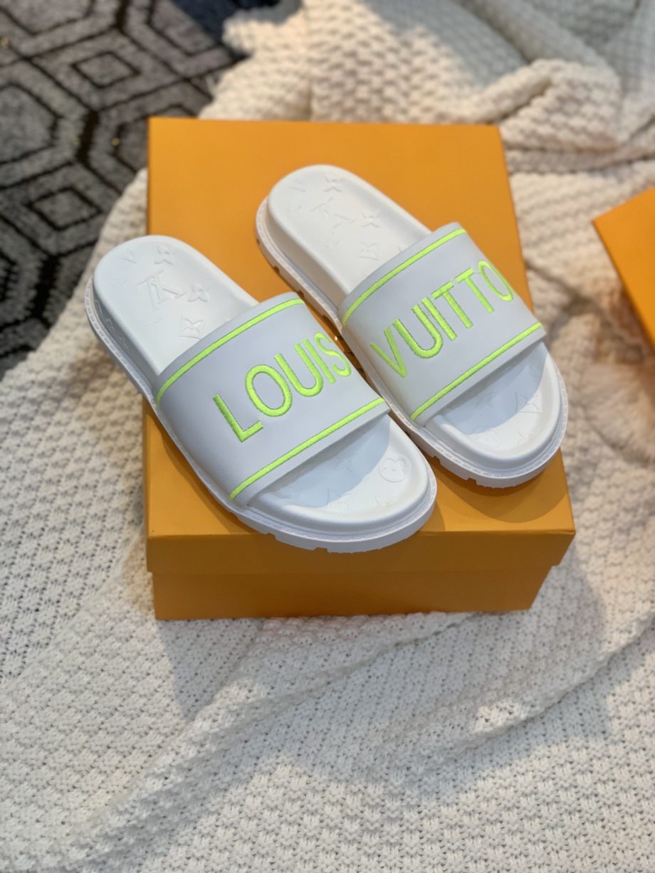 louis vuitton Women's Pool Pillow Flat Comfort Mule White For Women LV
