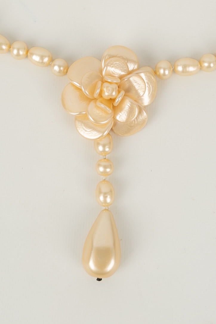 Collier cam��lia Chanel Printemps 1999