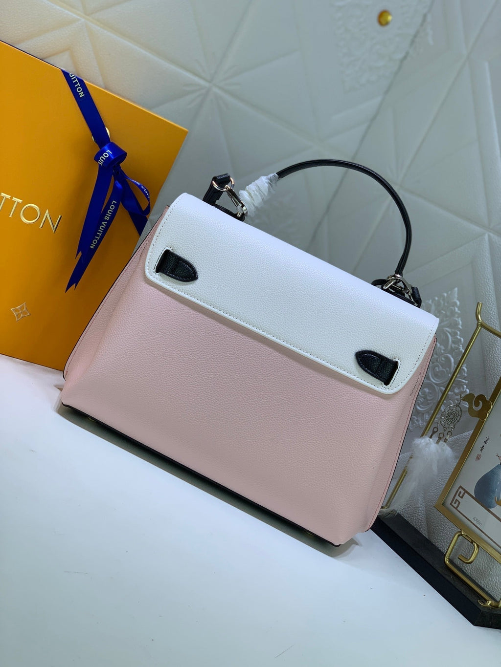 Luxury Bags Louis Vuitton  746
