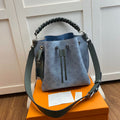 Louis Vuitton Luxury Bags 1822
