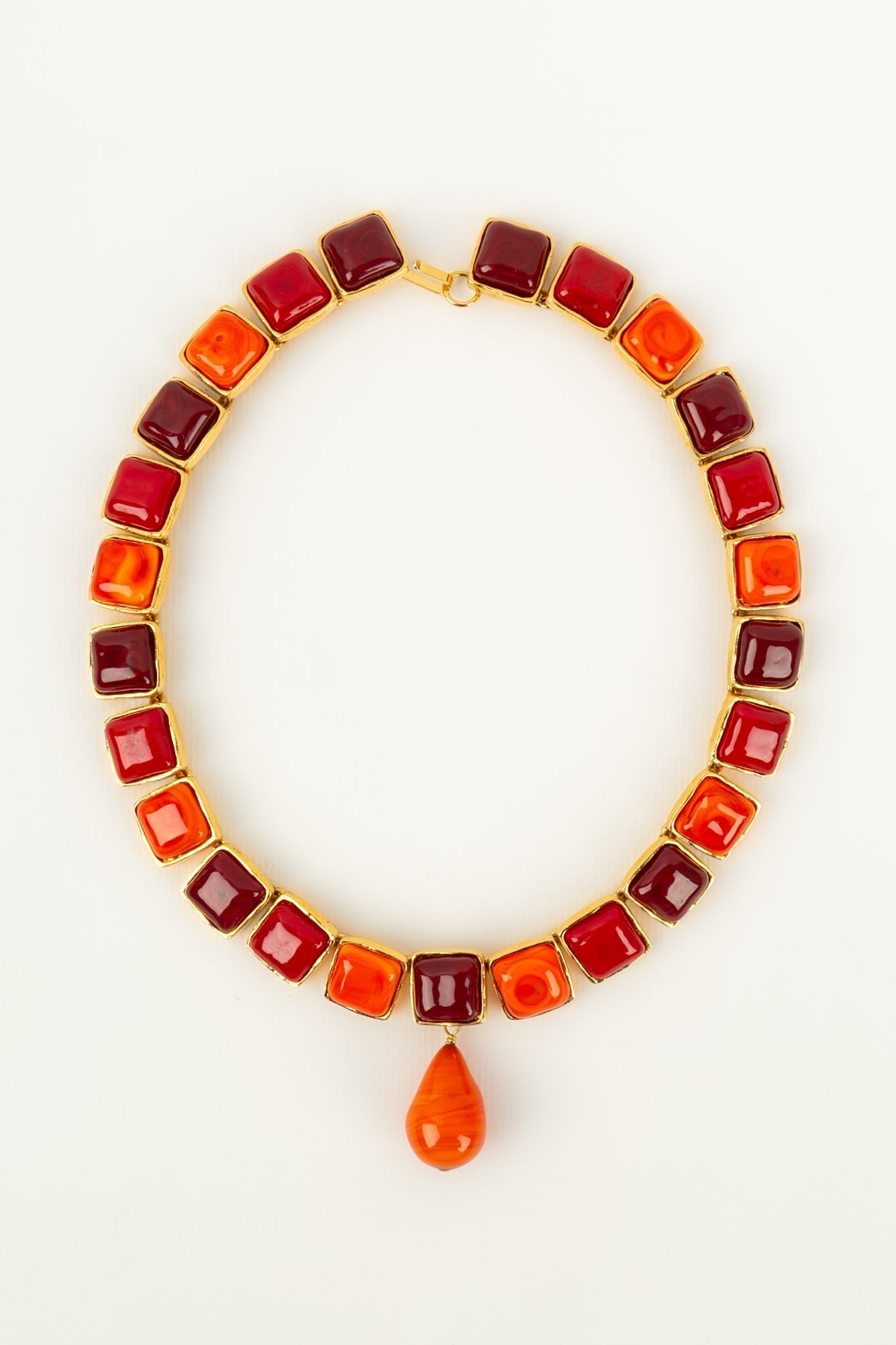 Collier en p��te de verre Chanel 1990s