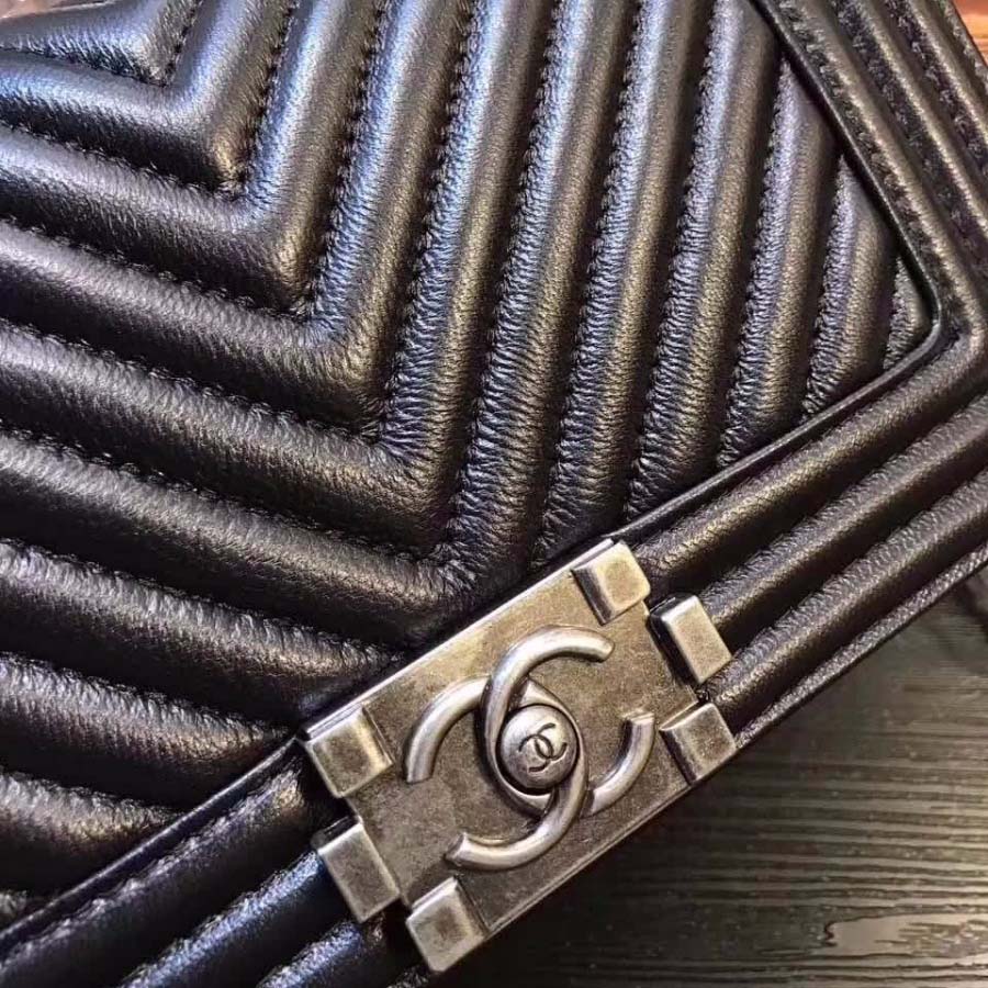 Chanel Boy Chanel Handbag in Chevron Quilted Calfskin Leather-Black
