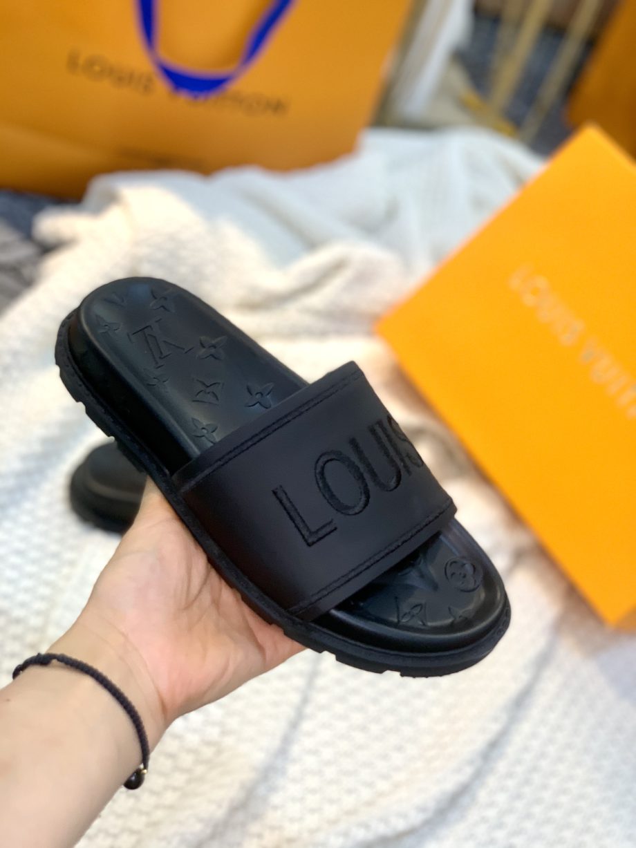 louis vuitton Women's Pool Pillow Flat Comfort Mule Black For Women LV