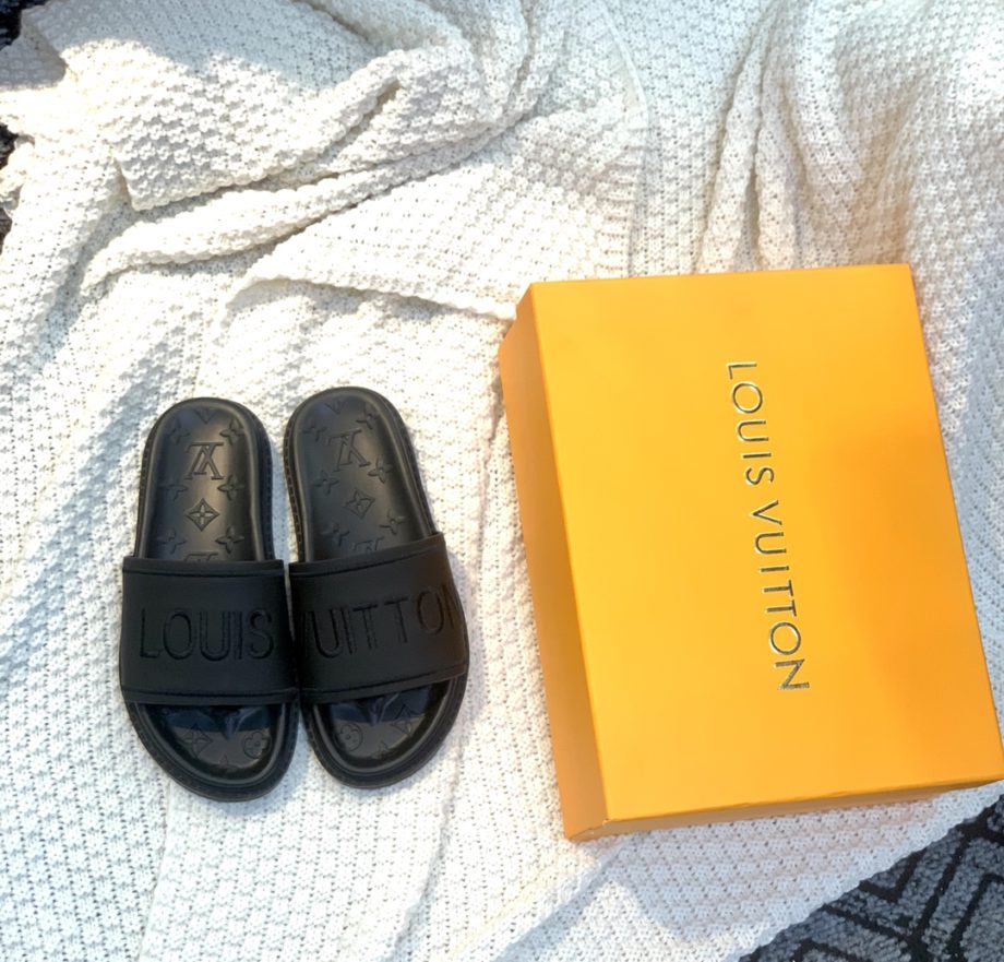 louis vuitton Women's Pool Pillow Flat Comfort Mule Black For Women LV