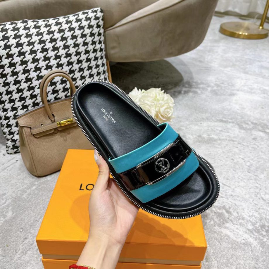 louis vuitton Women's Pool Pillow Flat Comfort Mule Blue For Women LV
