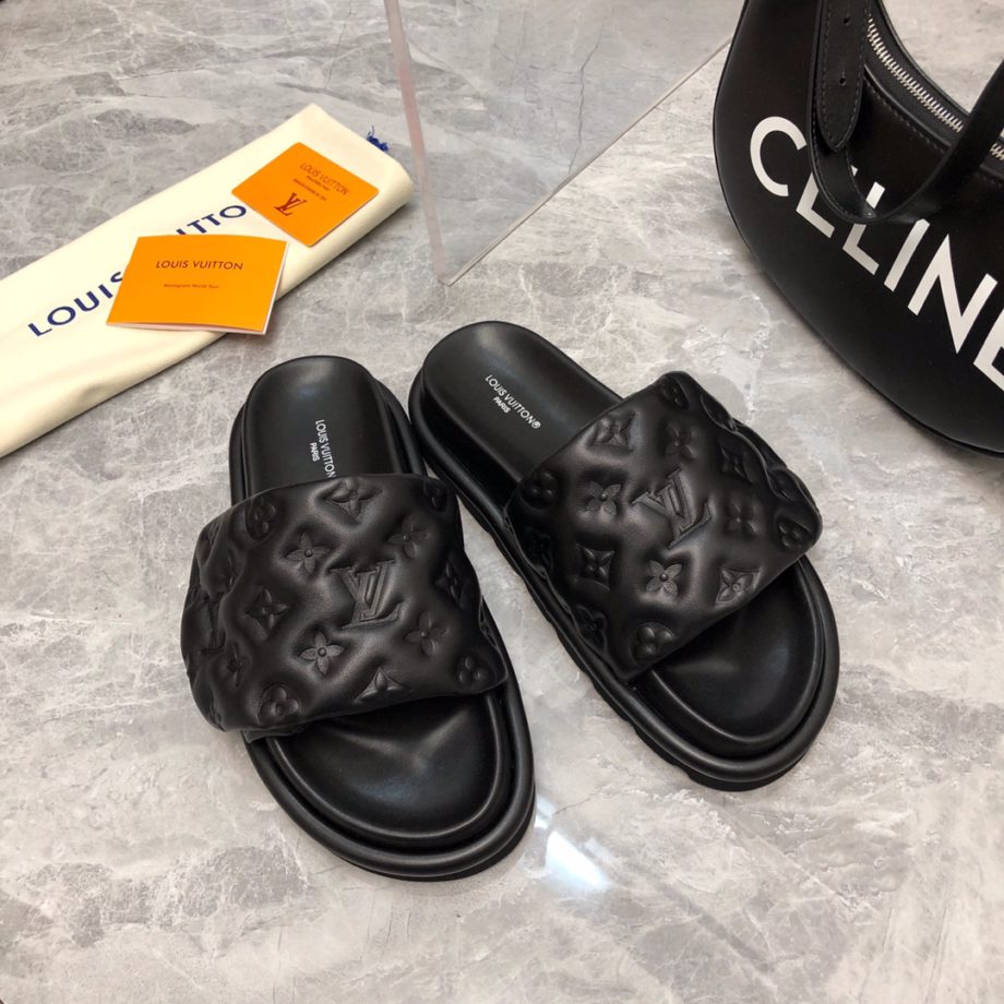 louis vuitton Women's Pool Pillow Flat Comfort Mule Black For Women 1AABKM