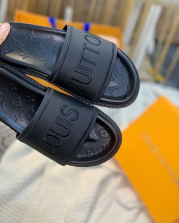 louis vuitton Women's Pool Pillow Flat Comfort Mule Black For Women LV