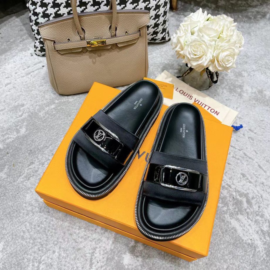 louis vuitton Women's Pool Pillow Flat Comfort Mule Black For Women LV