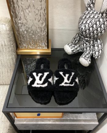louis vuitton Women's Magnetic Flat Mule Black For Women LV