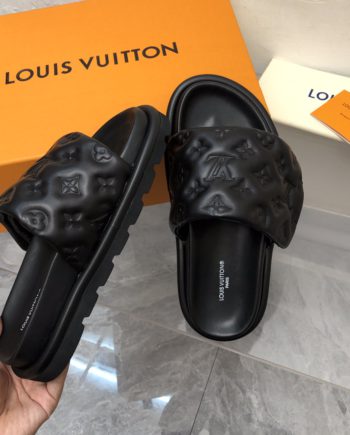 louis vuitton Women's Pool Pillow Flat Comfort Mule Black For Women 1AABKM