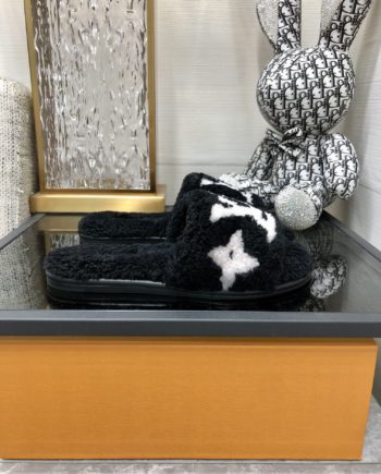 louis vuitton Women's Magnetic Flat Mule Black For Women LV