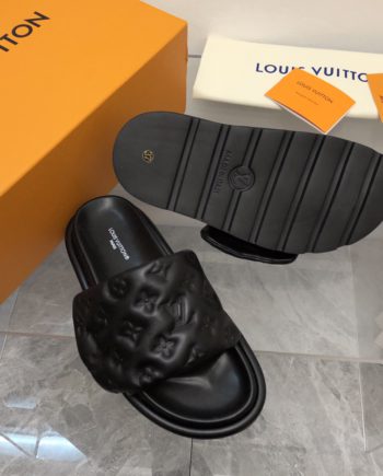 louis vuitton Women's Pool Pillow Flat Comfort Mule Black For Women 1AABKM