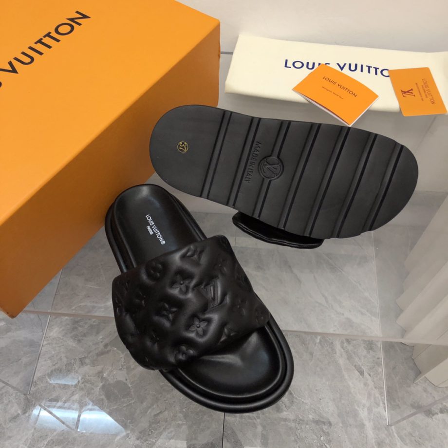 louis vuitton Women's Pool Pillow Flat Comfort Mule Black For Women 1AABKM
