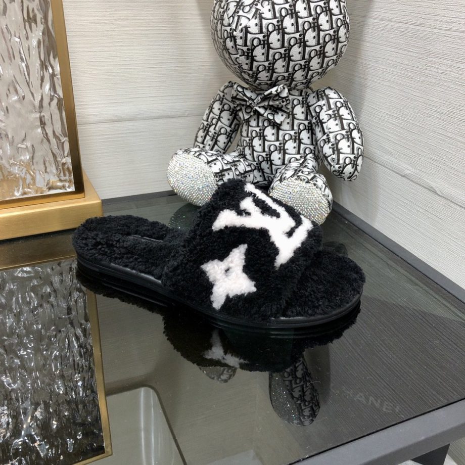 louis vuitton Women's Magnetic Flat Mule Black For Women LV
