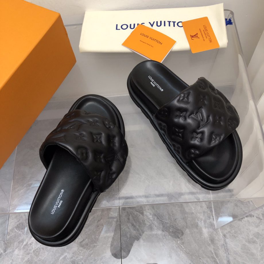 louis vuitton Women's Pool Pillow Flat Comfort Mule Black For Women 1AABKM