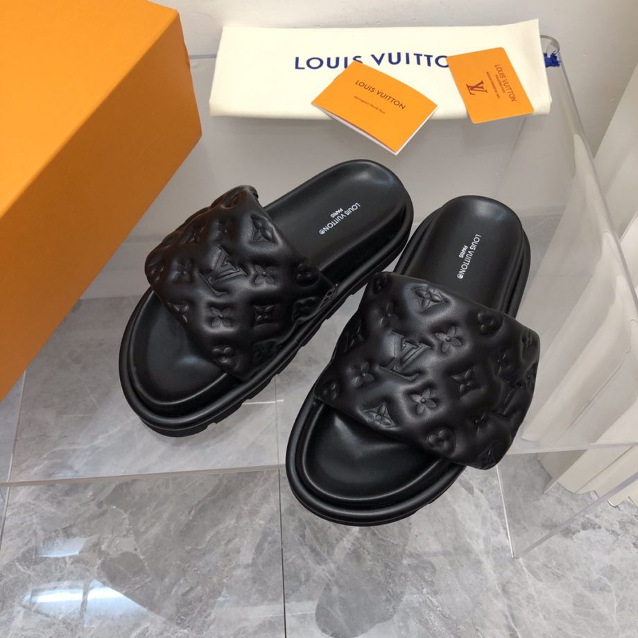 louis vuitton Women's Pool Pillow Flat Comfort Mule Black For Women 1AABKM