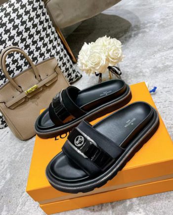 louis vuitton Women's Pool Pillow Flat Comfort Mule Black For Women LV