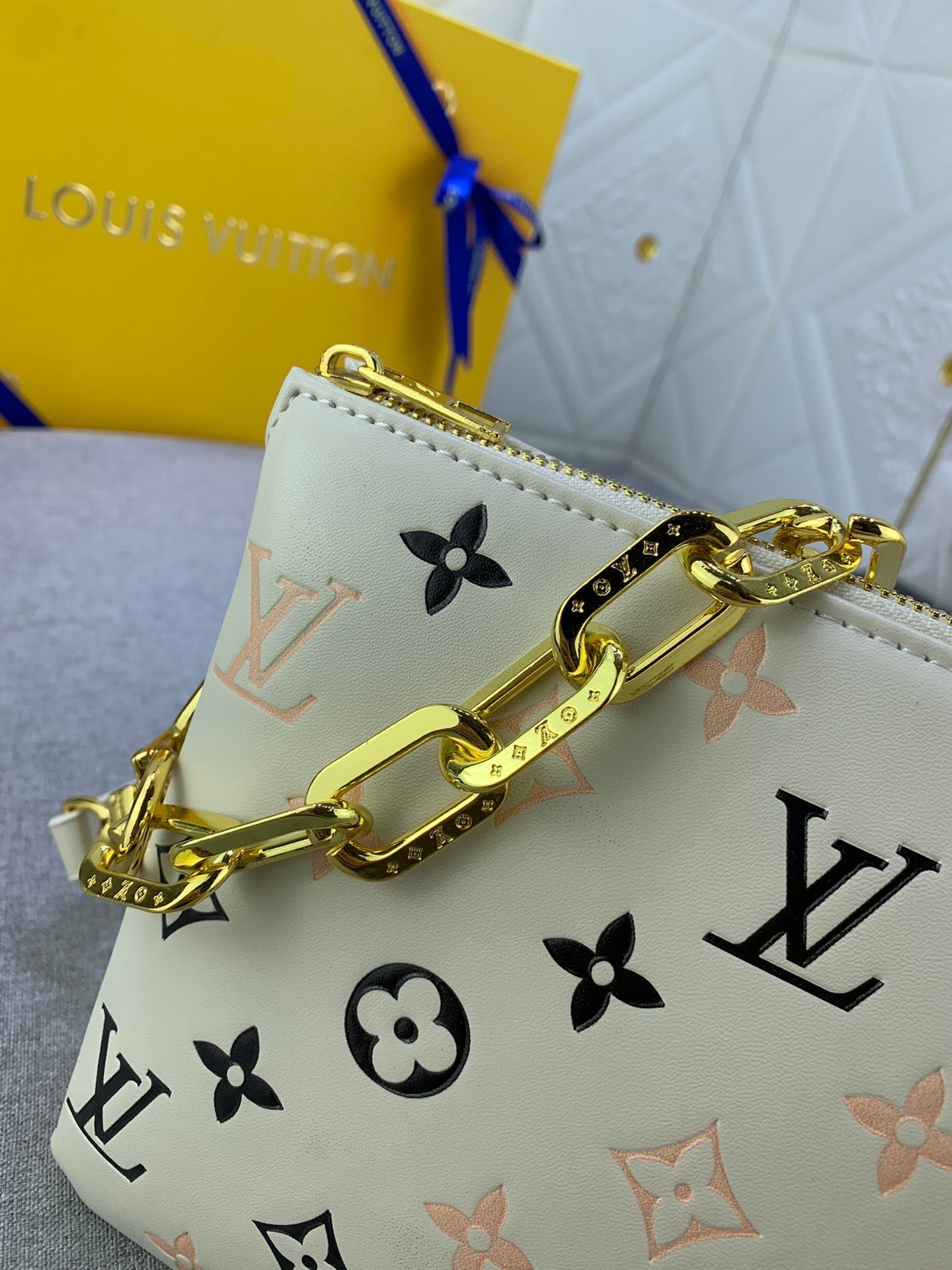Luxury Bags Louis Vuitton  881