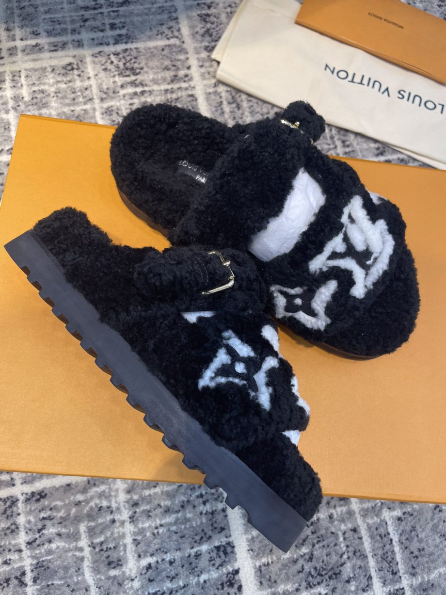 louis vuitton Women's Paseo Flat Comfort Mule Black For Women 1AACR8