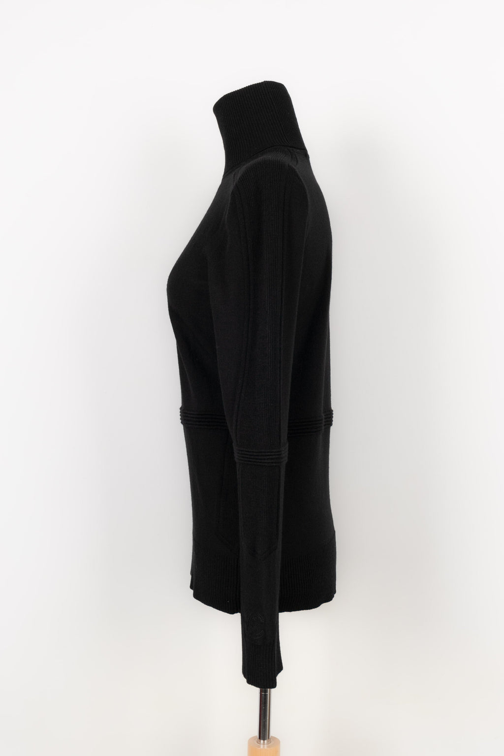 Pull noir Chanel