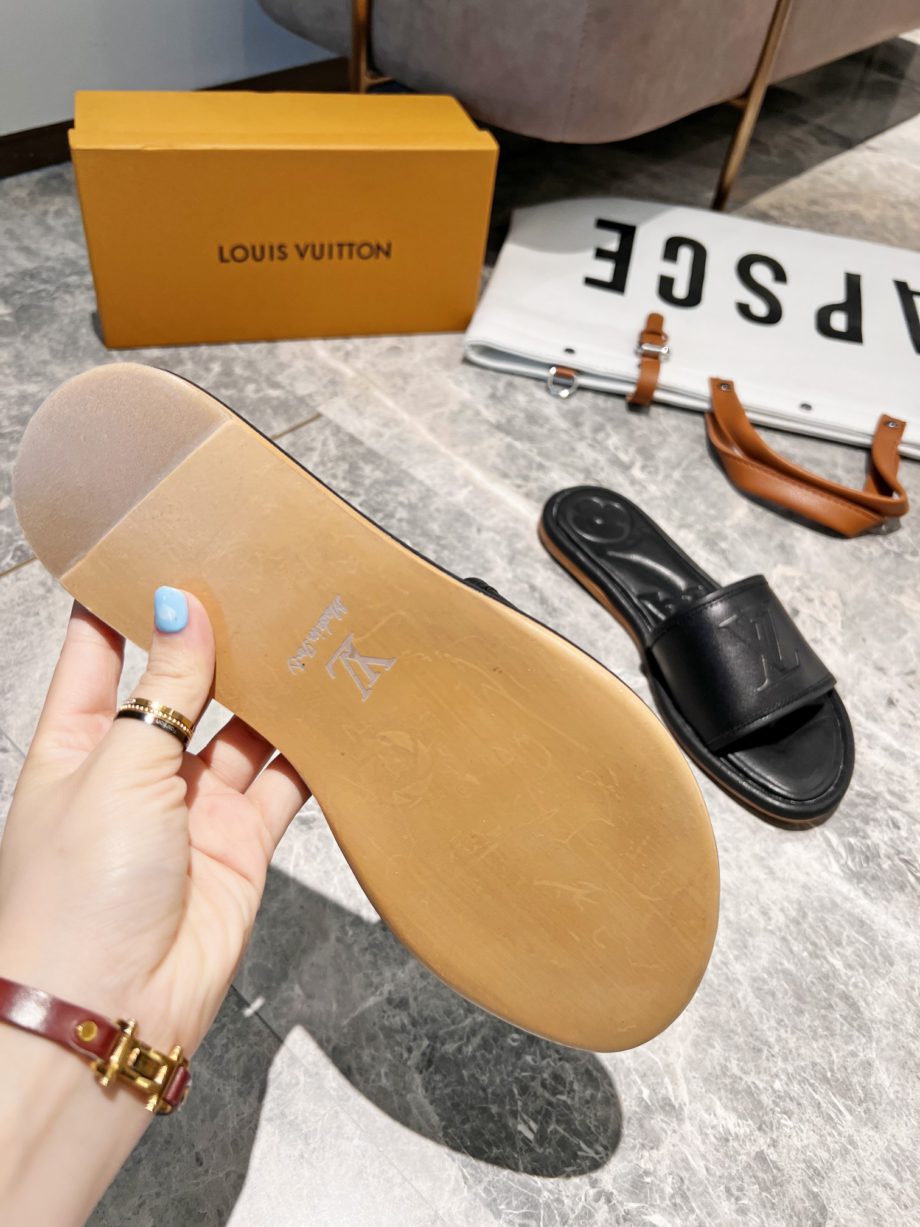 louis vuitton Women's Magnetic Flat Mule Black For Women 1AA1LT
