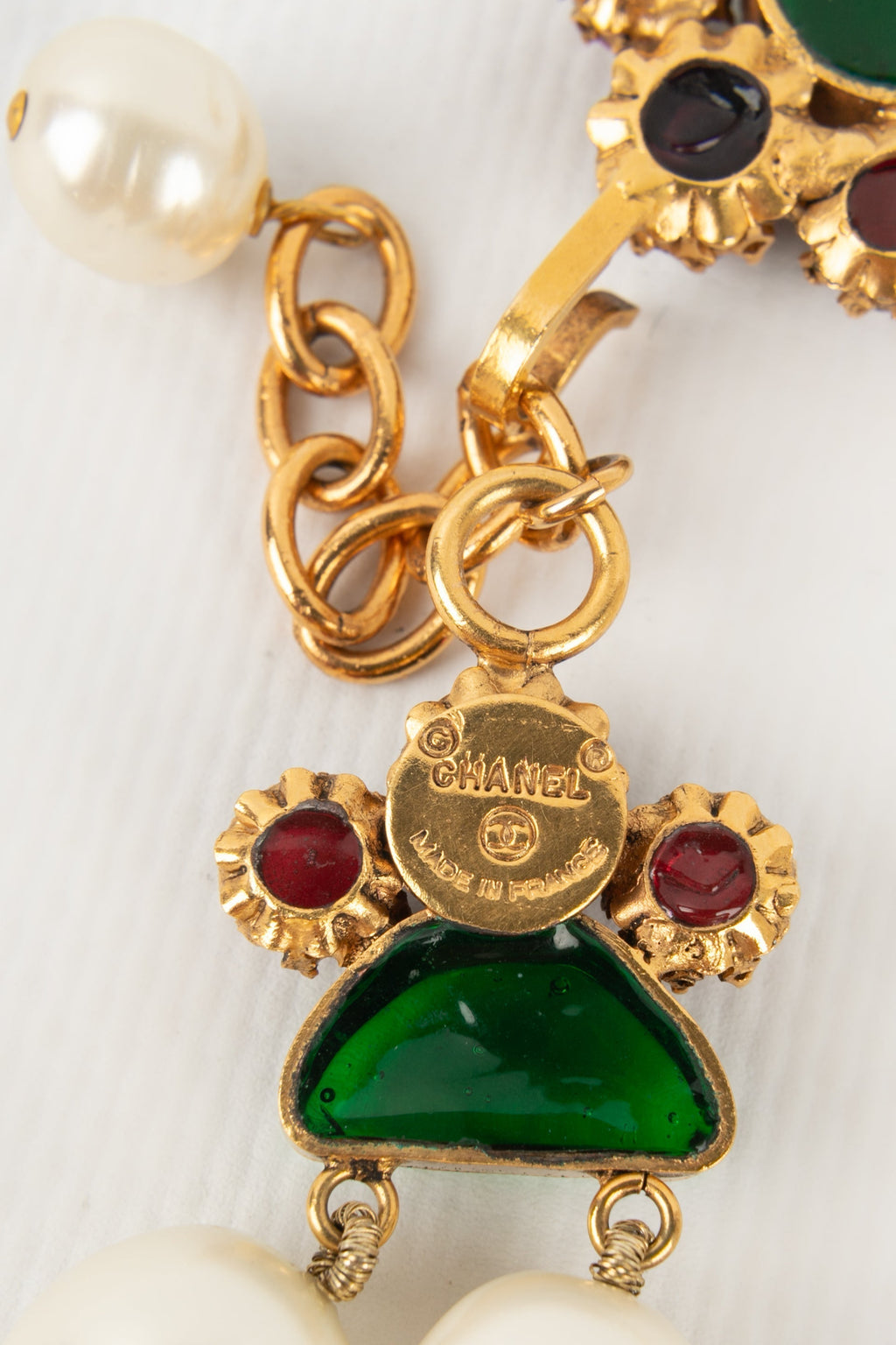 Collier en p��te de verre Chanel
