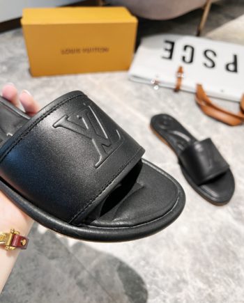 louis vuitton Women's Magnetic Flat Mule Black For Women 1AA1LT
