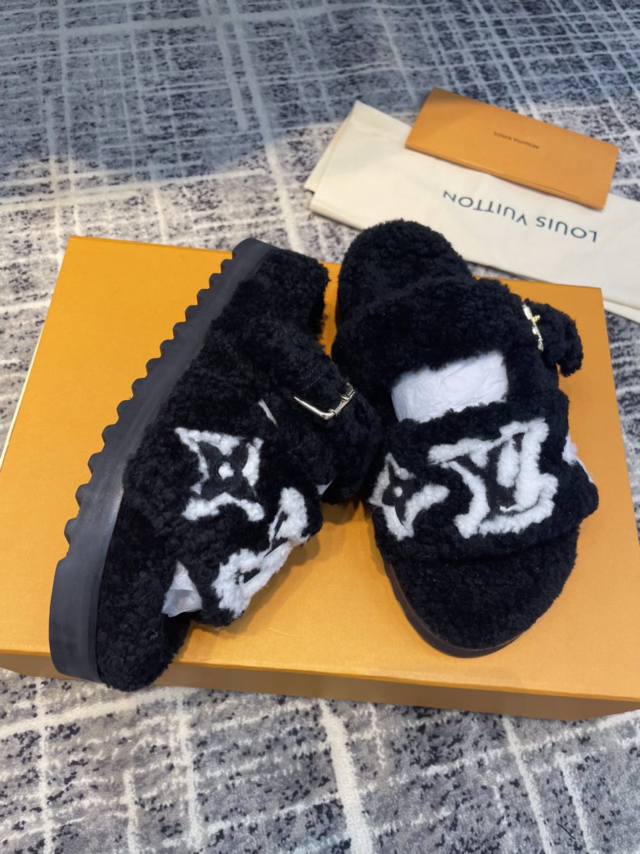 louis vuitton Women's Paseo Flat Comfort Mule Black For Women 1AACR8