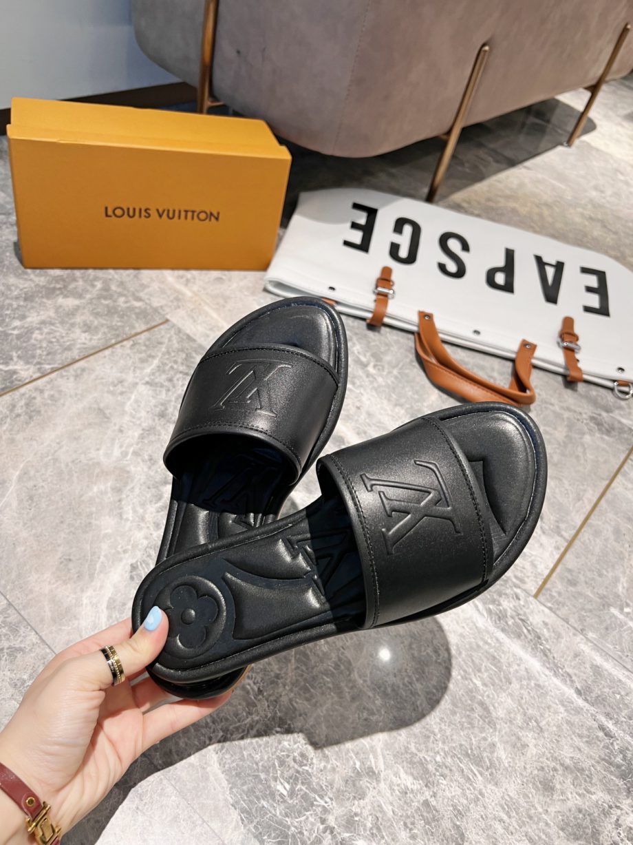 louis vuitton Women's Magnetic Flat Mule Black For Women 1AA1LT