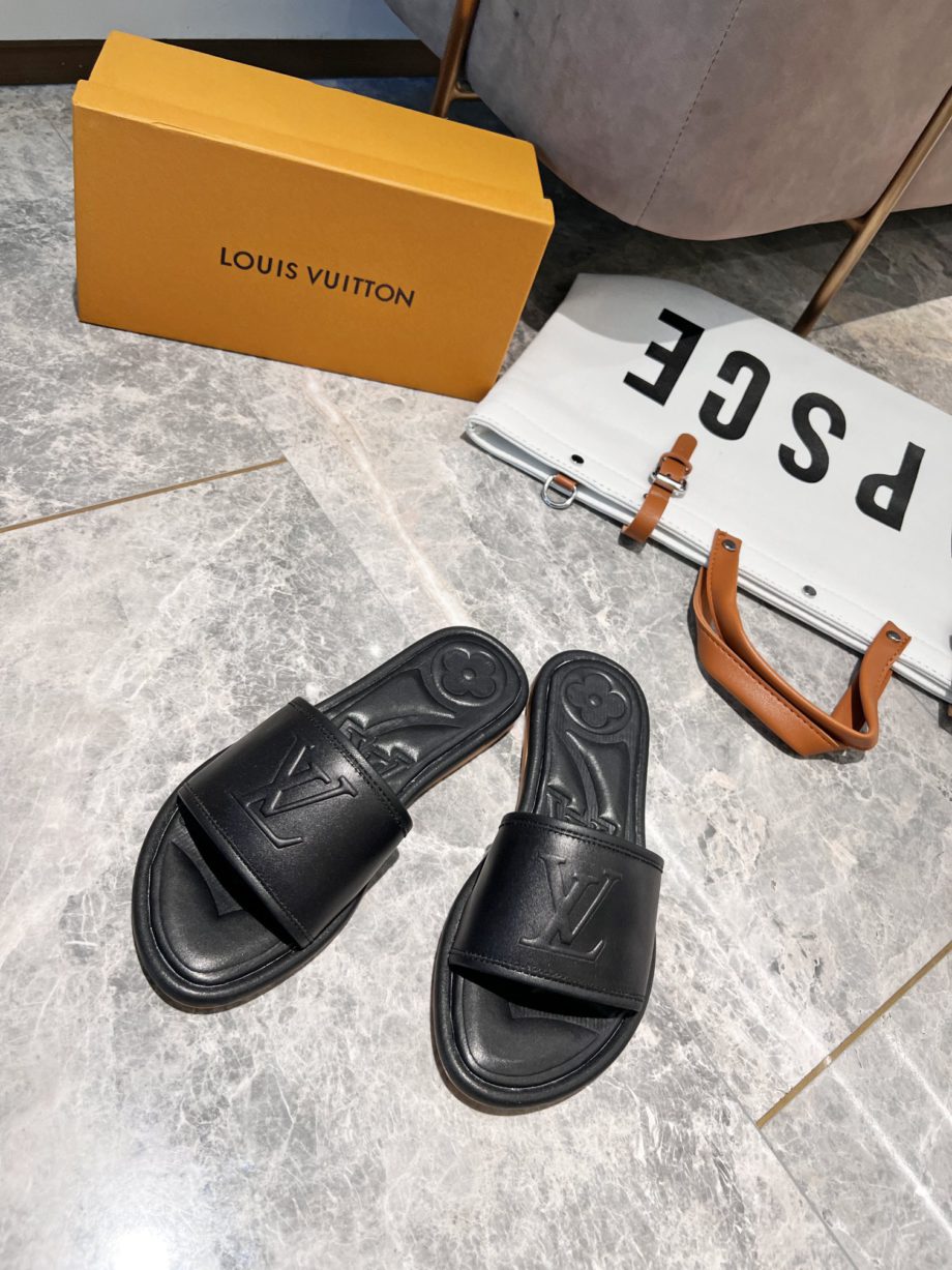 louis vuitton Women's Magnetic Flat Mule Black For Women 1AA1LT