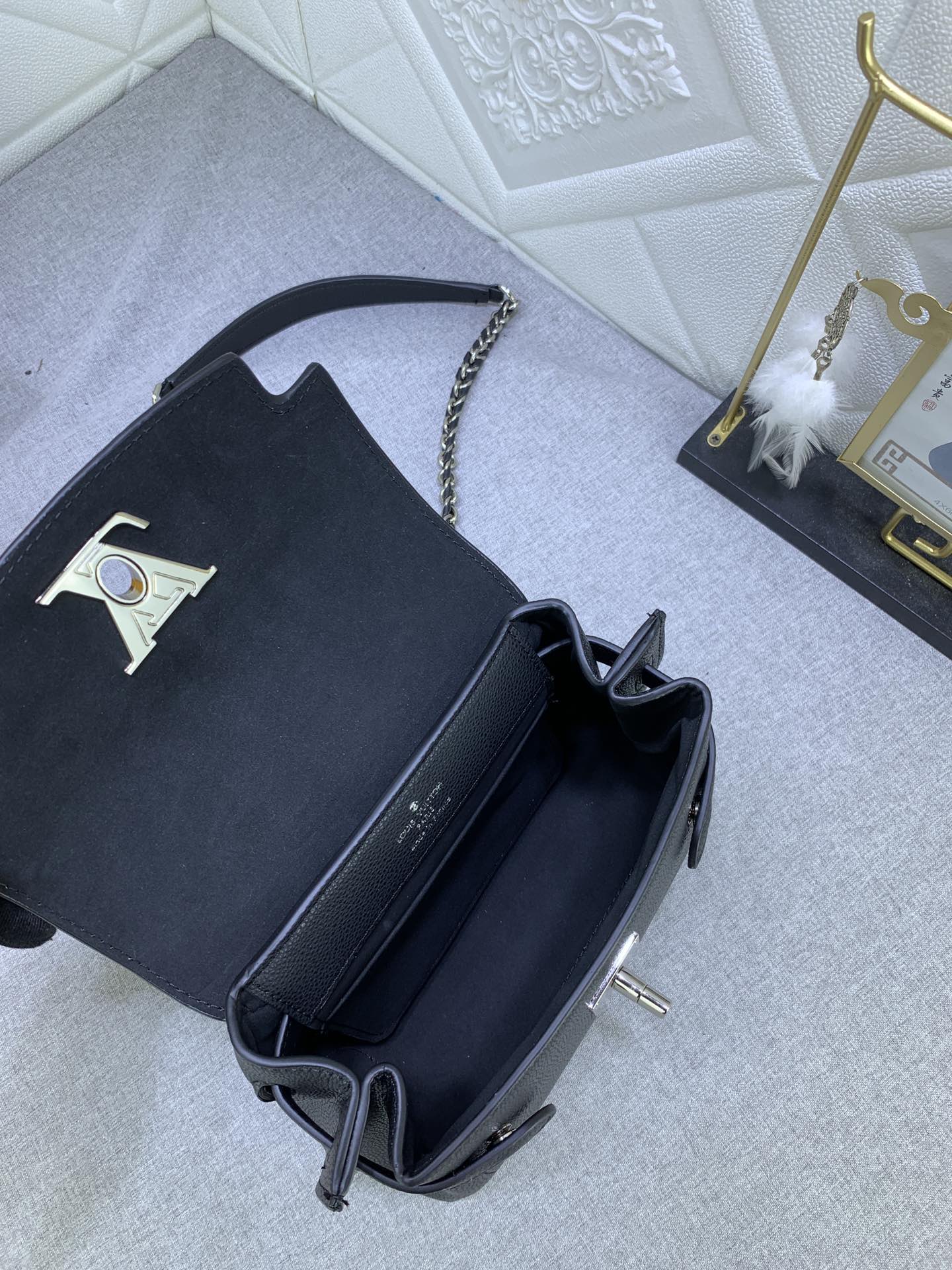 Luxury Bags Louis Vuitton  744