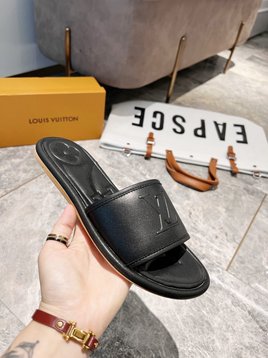 louis vuitton Women's Magnetic Flat Mule Black For Women 1AA1LT
