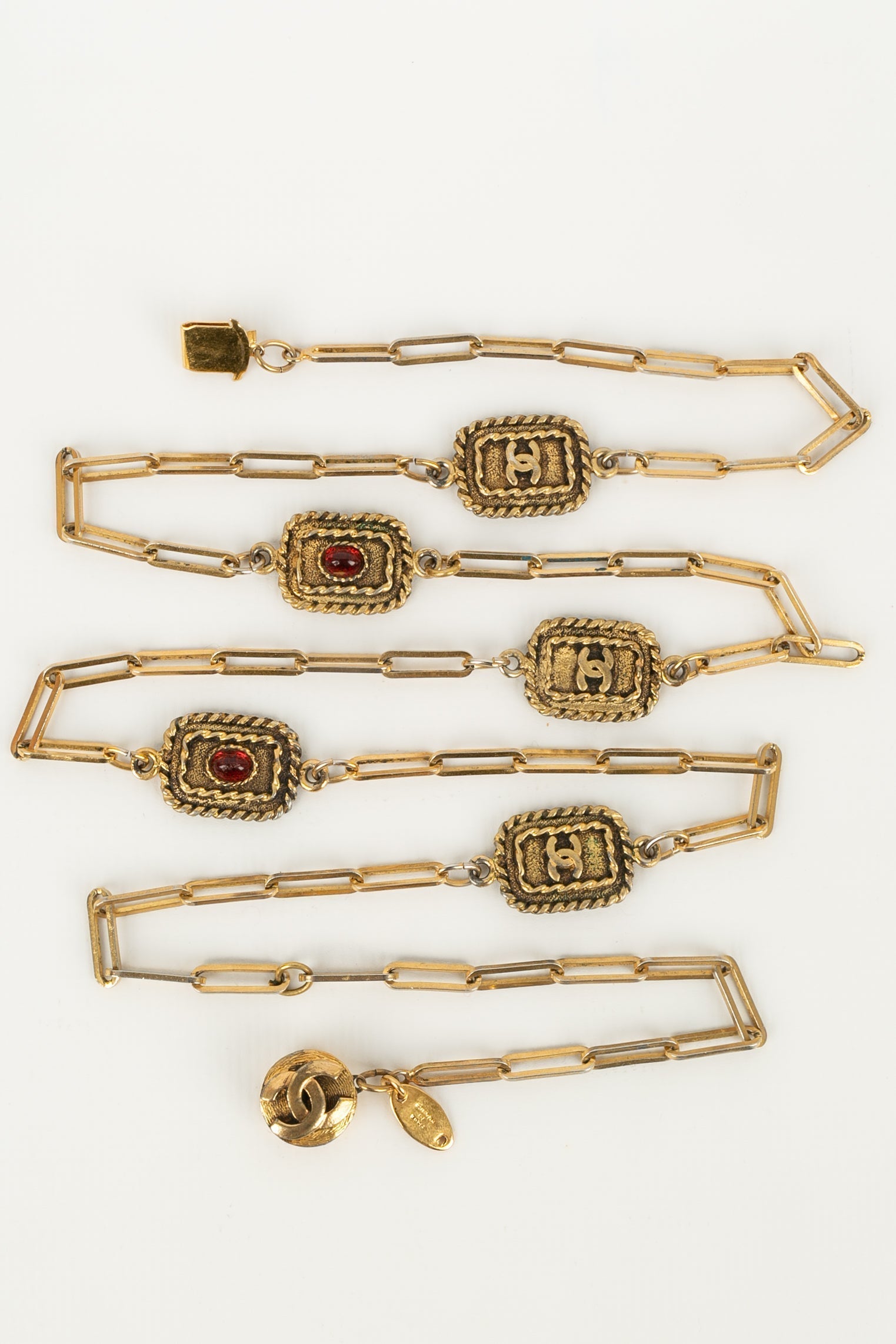 Collier dor�� Chanel 1984