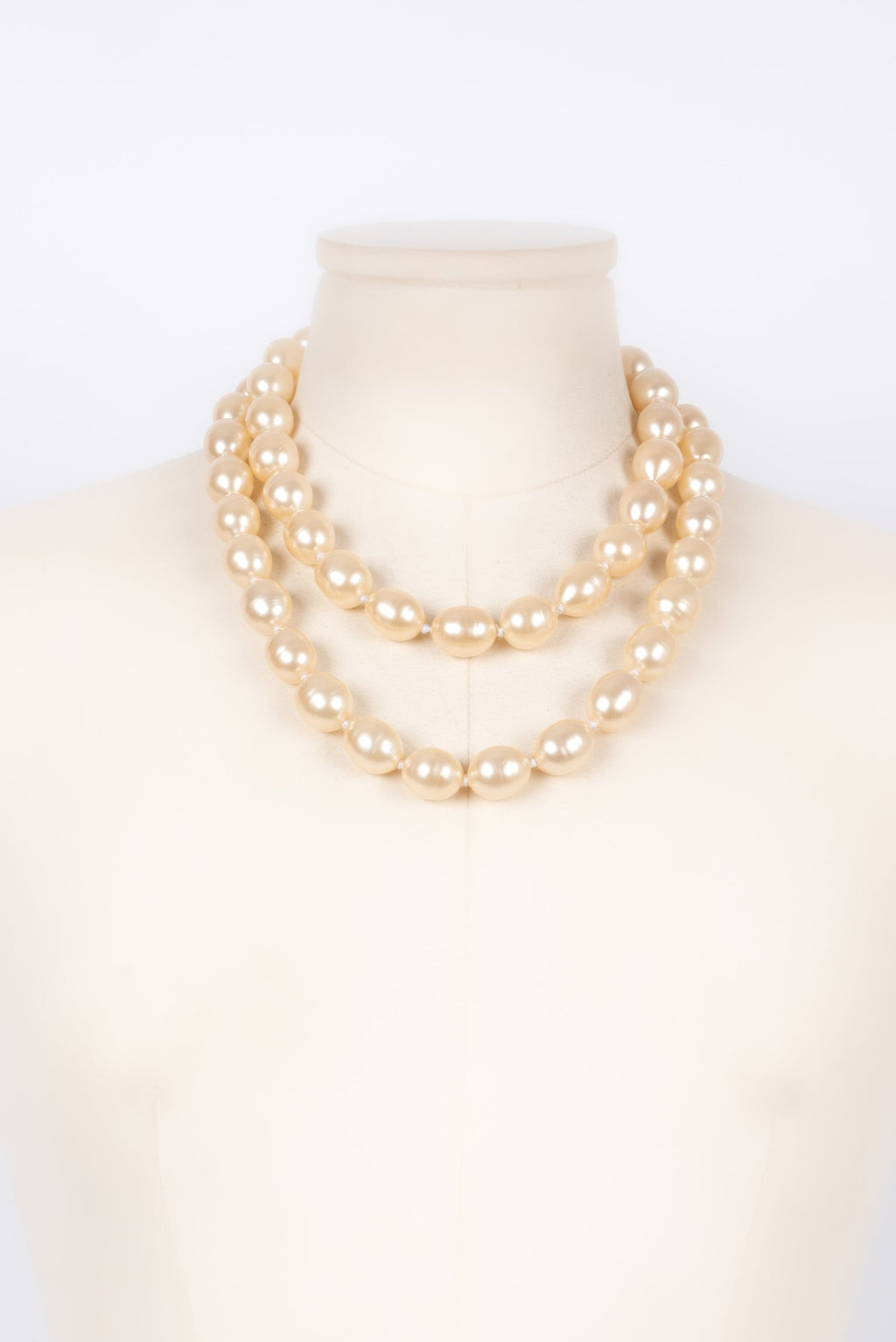 Collier de perles nacr��es Chanel 1990s