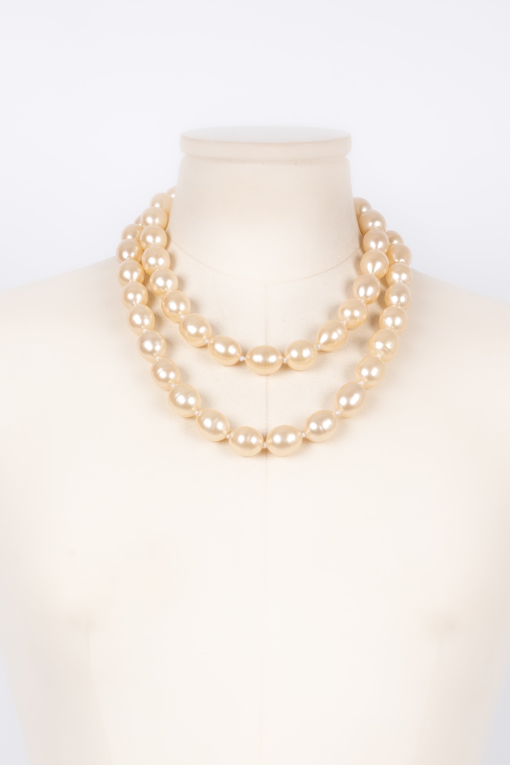 Collier de perles nacr��es Chanel 1990s