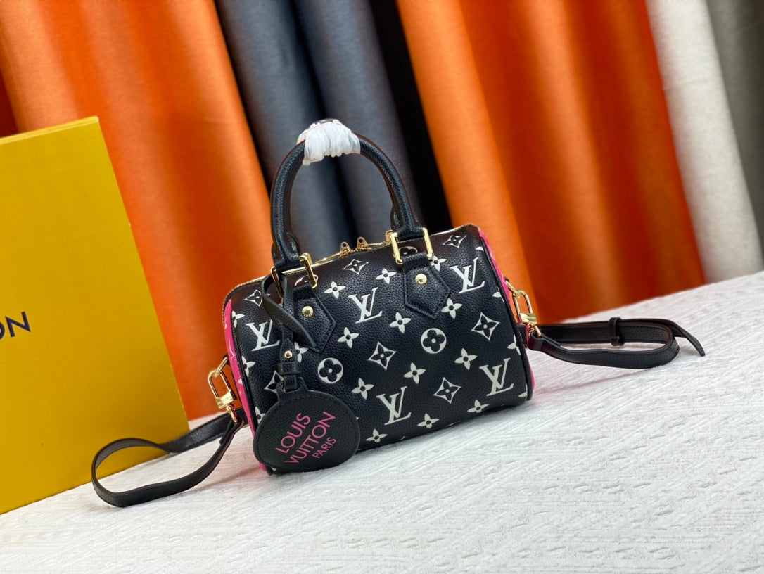 Luxury Bags Louis Vuitton  779