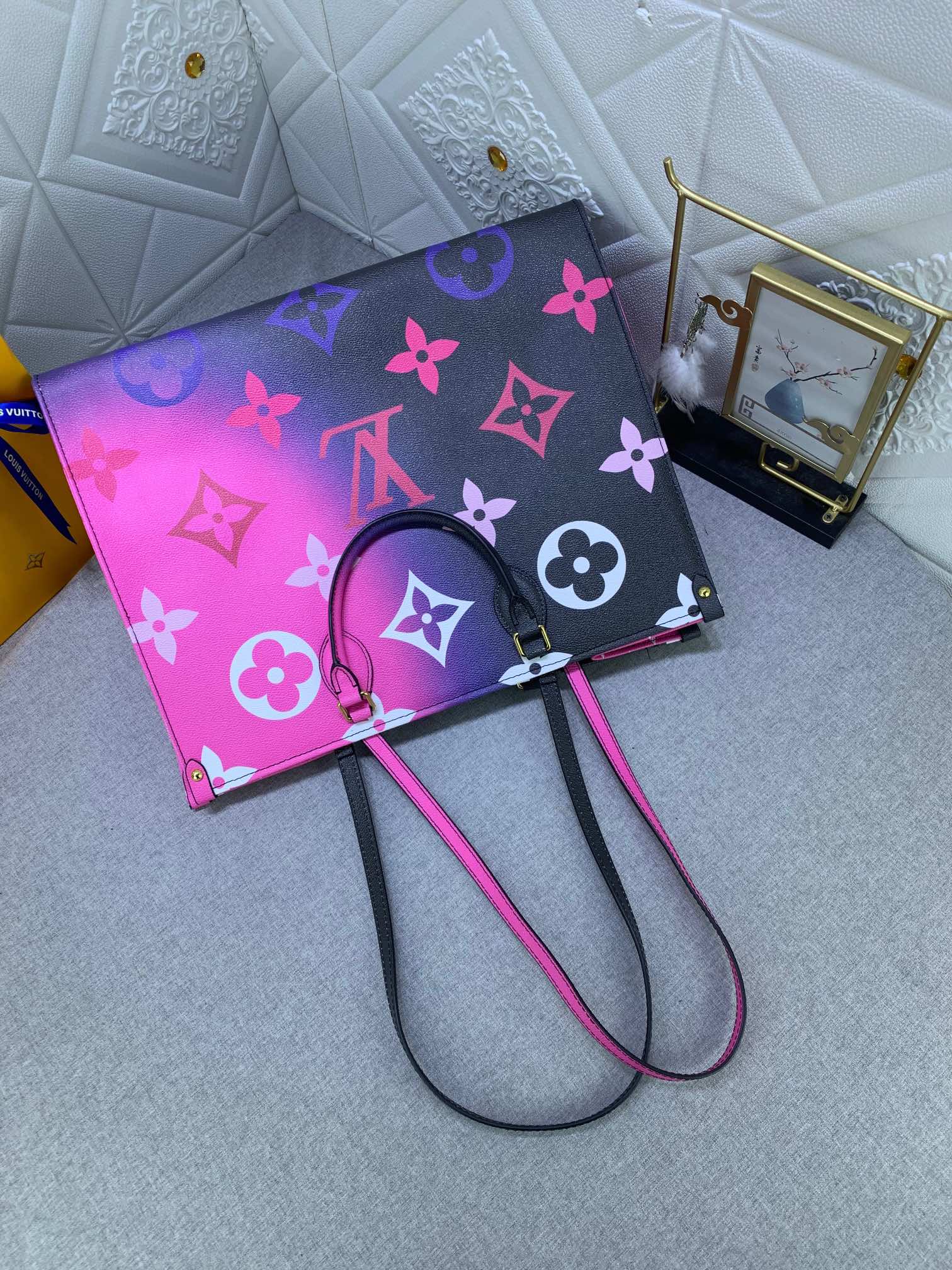 Luxury Bags Louis Vuitton  749
