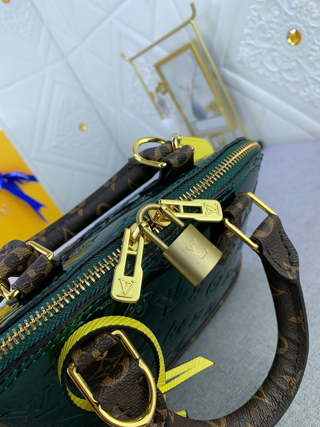 Luxury Bags Louis Vuitton  834