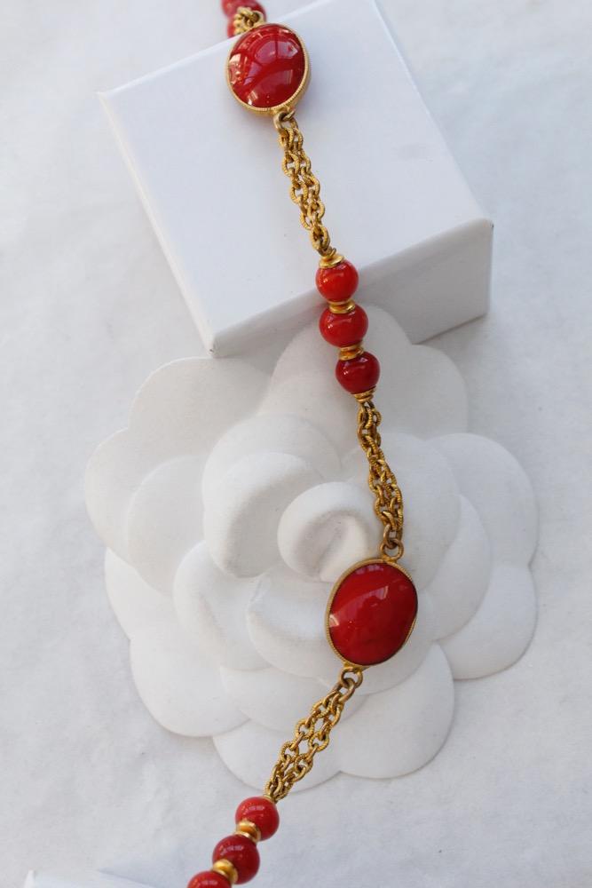 Collier dor�� en p��te de verre Chanel (Attribu�� ��)