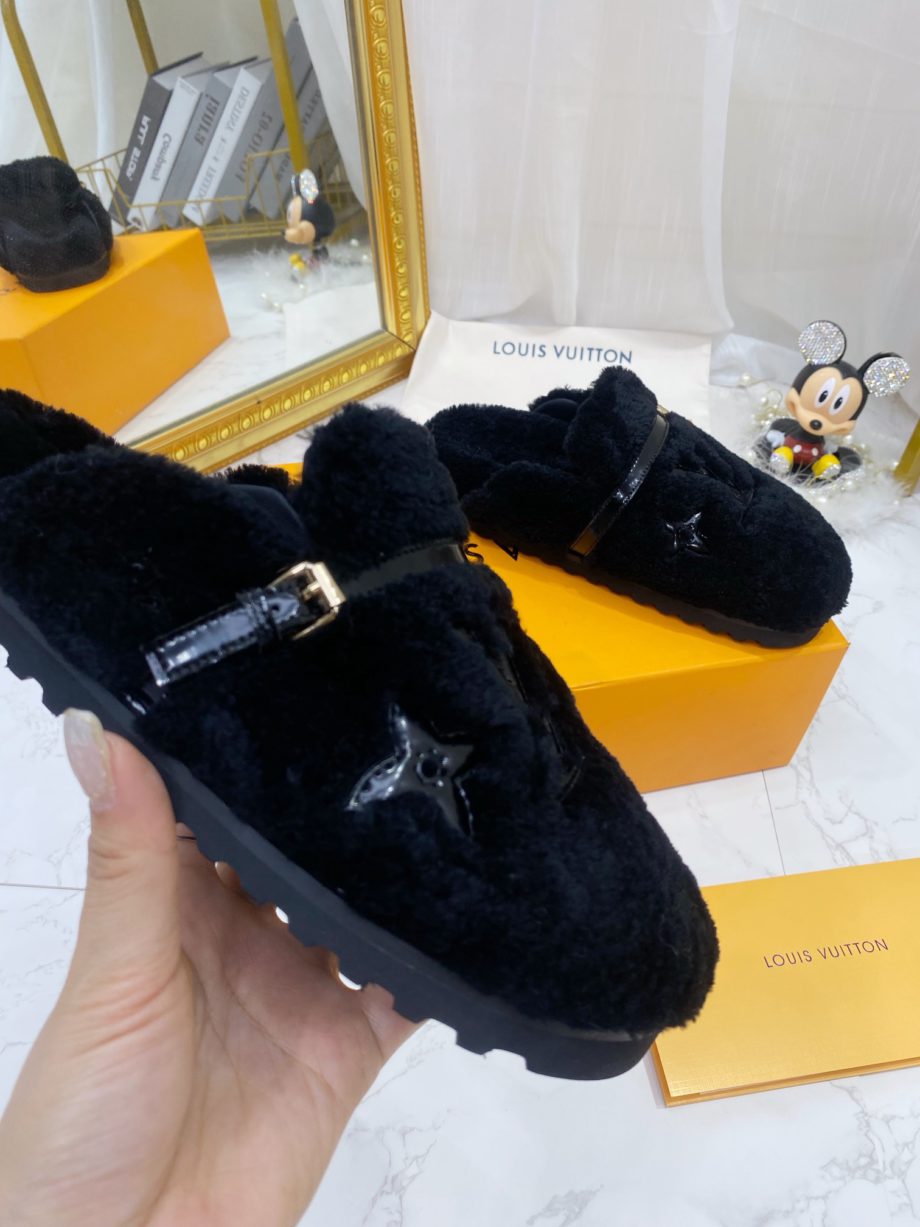 louis vuitton Women's Winterbreak Flat Comfort Mule Dark Blue For Women LV