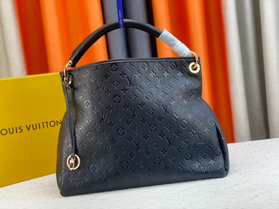 Luxury Bags Louis Vuitton  771