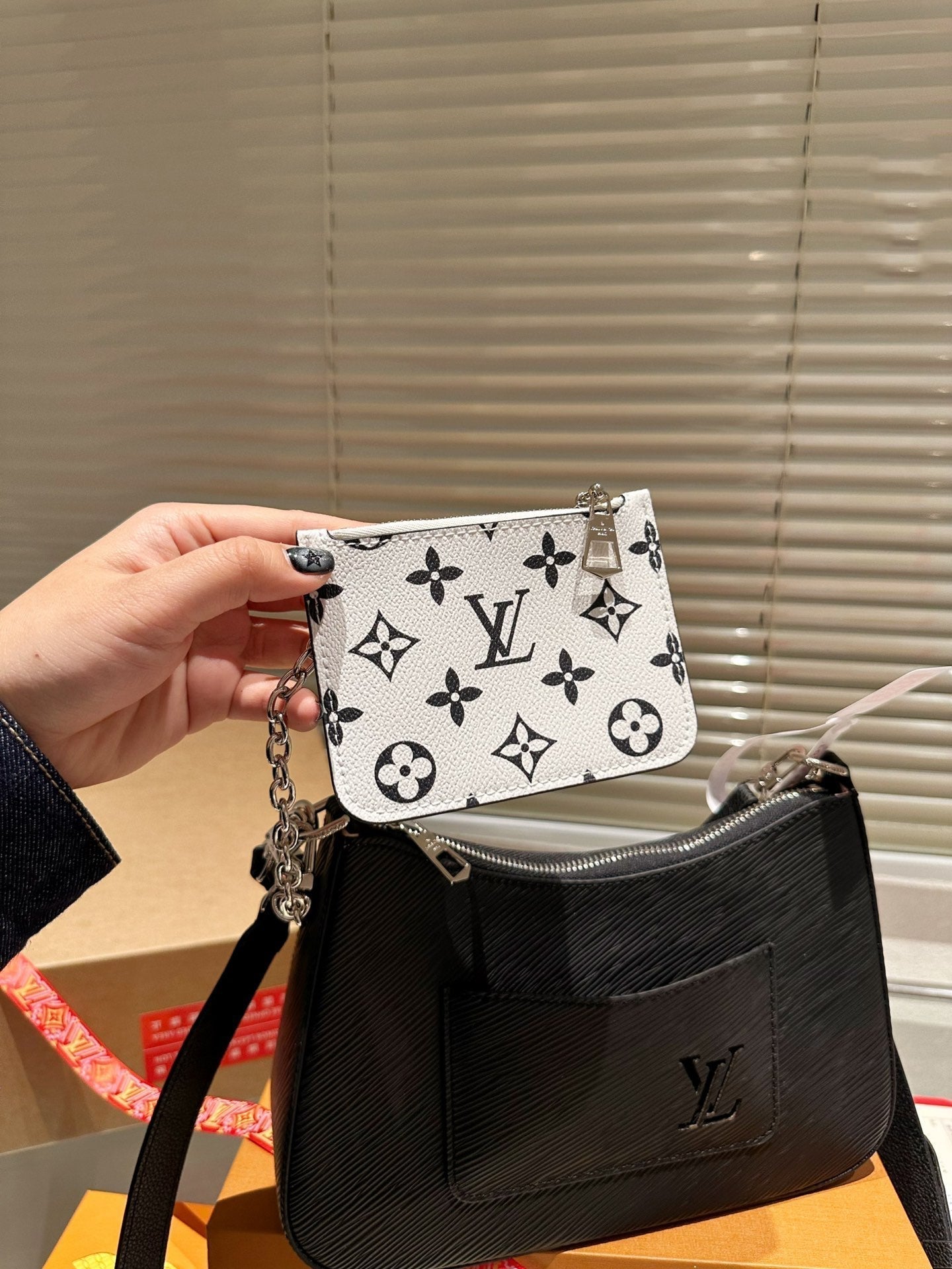 Luxury Bags Louis Vuitton  774