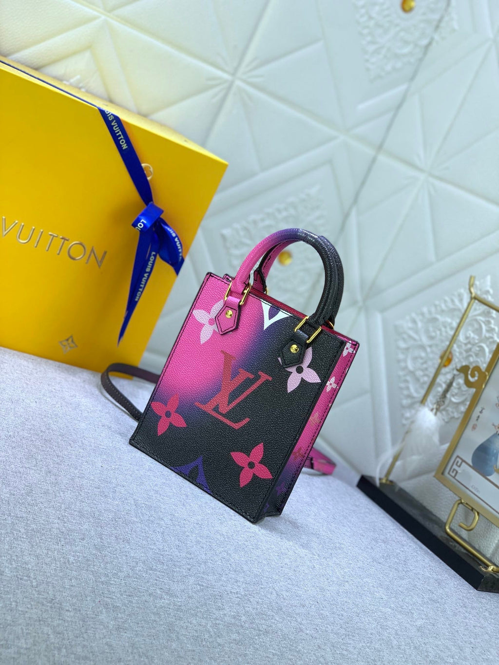 Luxury Bags Louis Vuitton  822