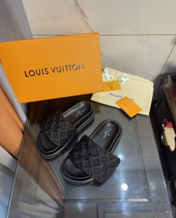 louis vuitton Women's Pool Pillow Comfort Flat Mule Black For Women 1AA1EF