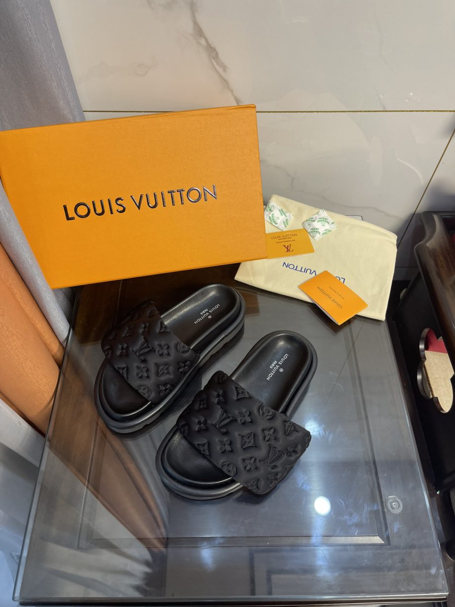 louis vuitton Women's Pool Pillow Comfort Flat Mule Black For Women 1AA1EF