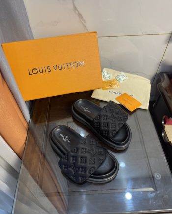 louis vuitton Women's Pool Pillow Comfort Flat Mule Black For Women 1AA1EF